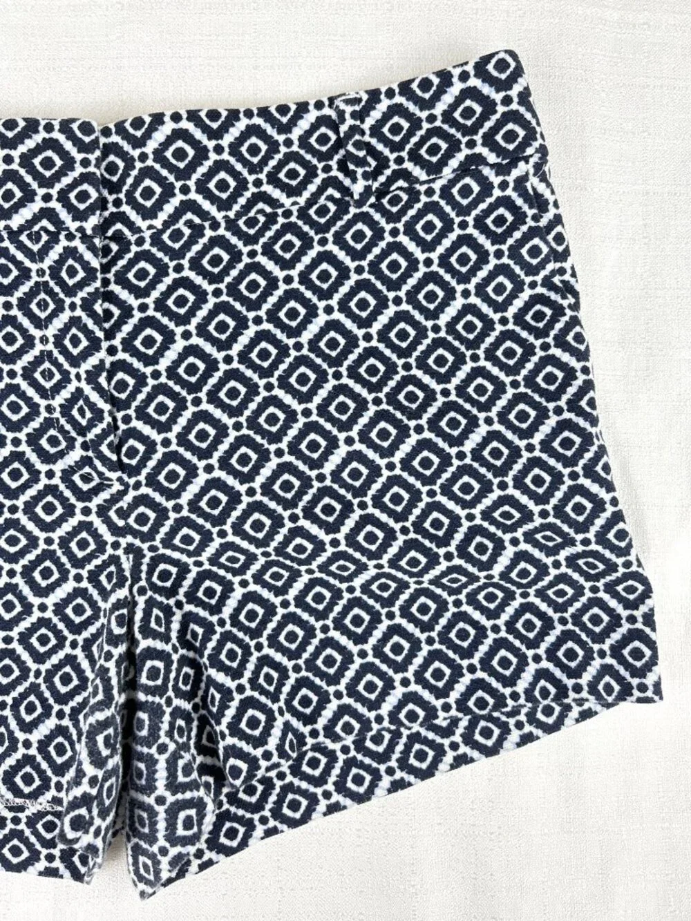 Ann Taylor Loft Geometric Print Shorts Size 6